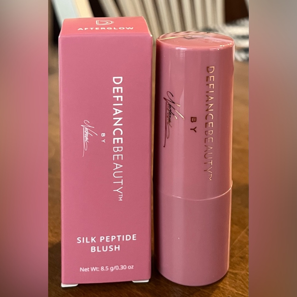 Defiance Beauty Silk Peptide Blush - Full Size NEW in Box Bunde